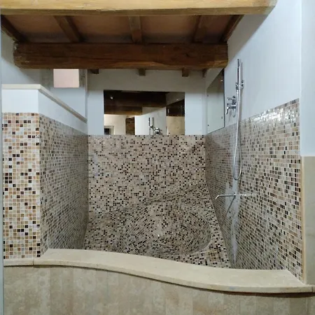 Nuovo In Borgo Medievale Konukevi Grosseto